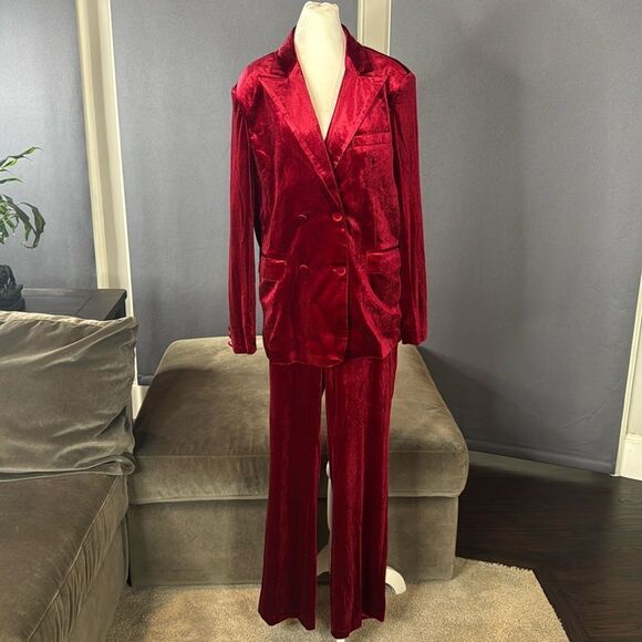 Women’s Red Velvet Double Breasted 2-Piece Pantsuit Peak Lapel Size L NWOT - Picture 1 of 15